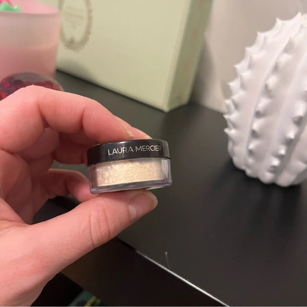 Laura Mercier Translucent Loose Setting Powder Mini Size 0.07 Oz NWT